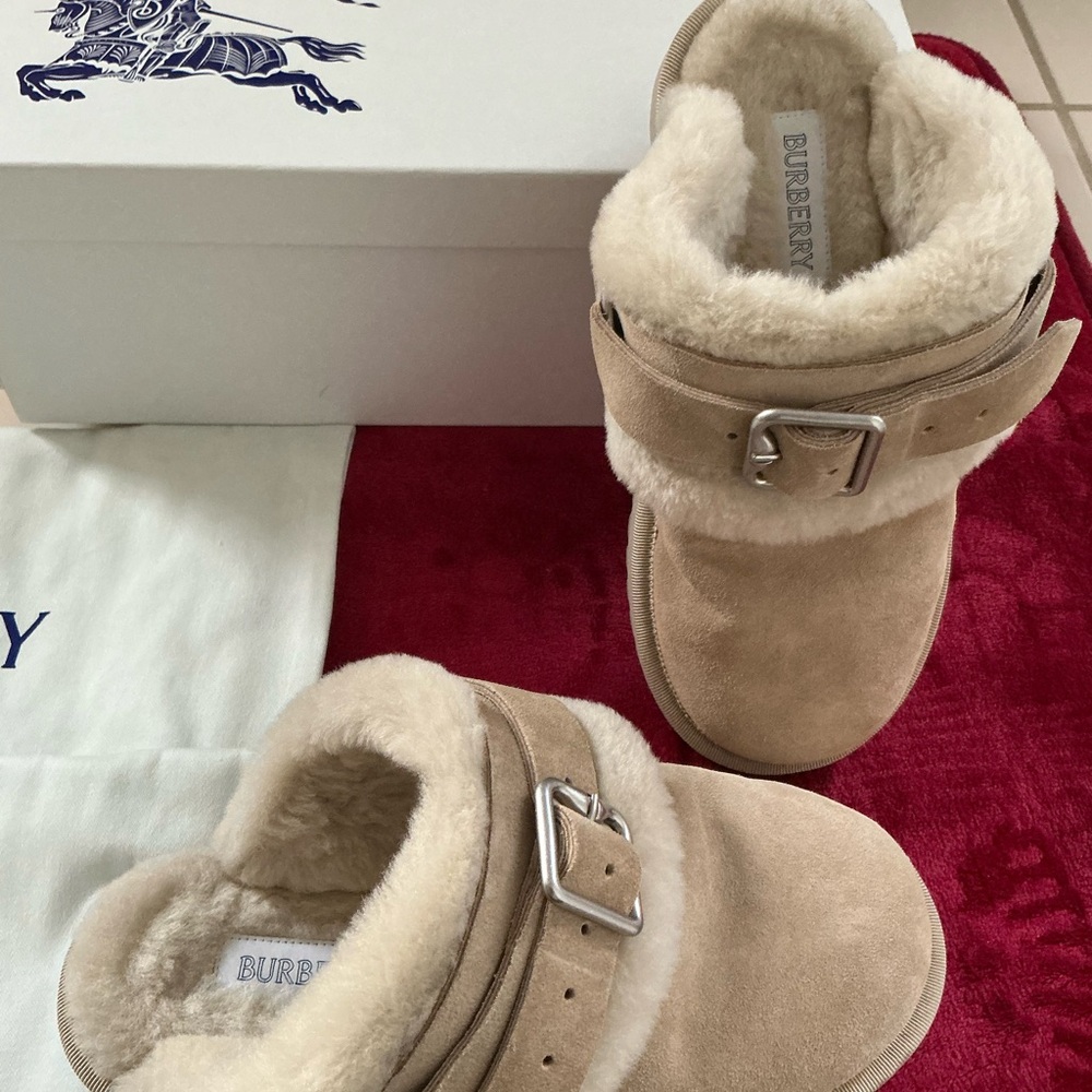 Burberry chubby Beige Shearling Buckle low Mules